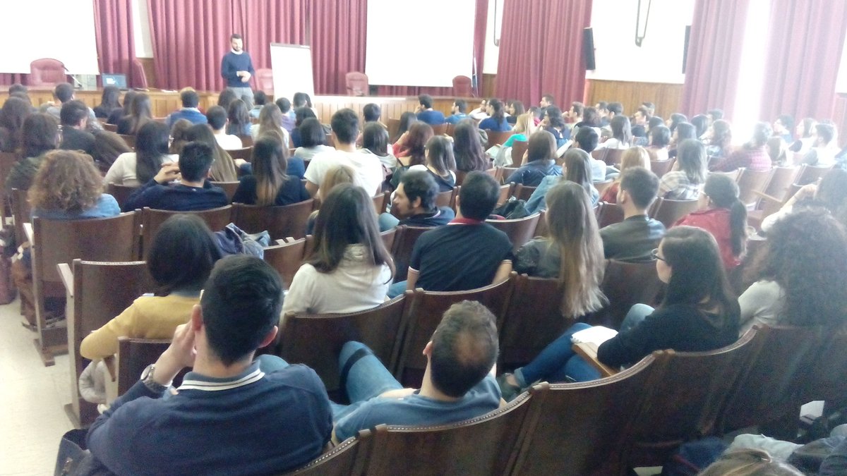 Dopo la presentazione di @timwcap parola a <a href="/framaron/">Francesco Marino</a> <a href="/ganiza/">Ganista Alkautsar</a> che inchioda gli studenti di direzione aziendale #unict