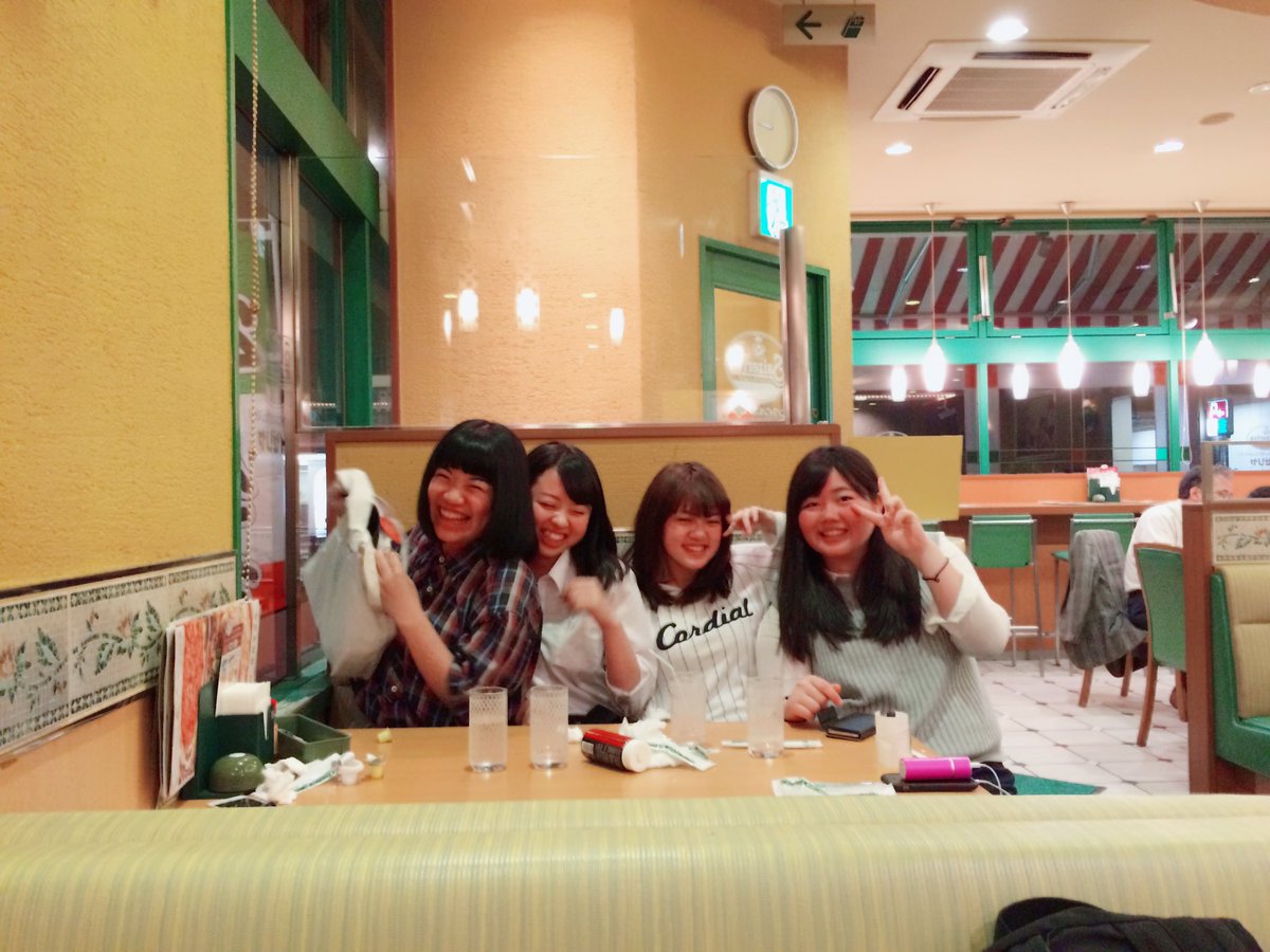 shoostabot's tweet photo. そういえばこの前集合した❤️💛💚💙💜
つぎは全員で集まりたいな💭
後輩にも会いたい👶🏼🍼
三送会タノシミ💖 https://t.co/IAFv8SbNfH