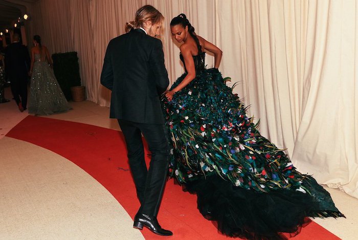 voguemagazine's tweet photo. The most candid celeb moments caught at the 2016 #MetGala: https://t.co/7xZvOorF1x https://t.co/dZopPfgsxz