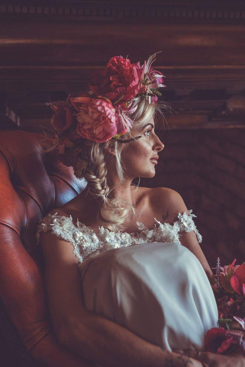 ParagonFloral's tweet photo. Beautiful silk florals taken @AshfieldHse   On 'Level up' by @ZTPhotography. Photo by philipquinnellphotography https://t.co/Xe1MYdMJrr