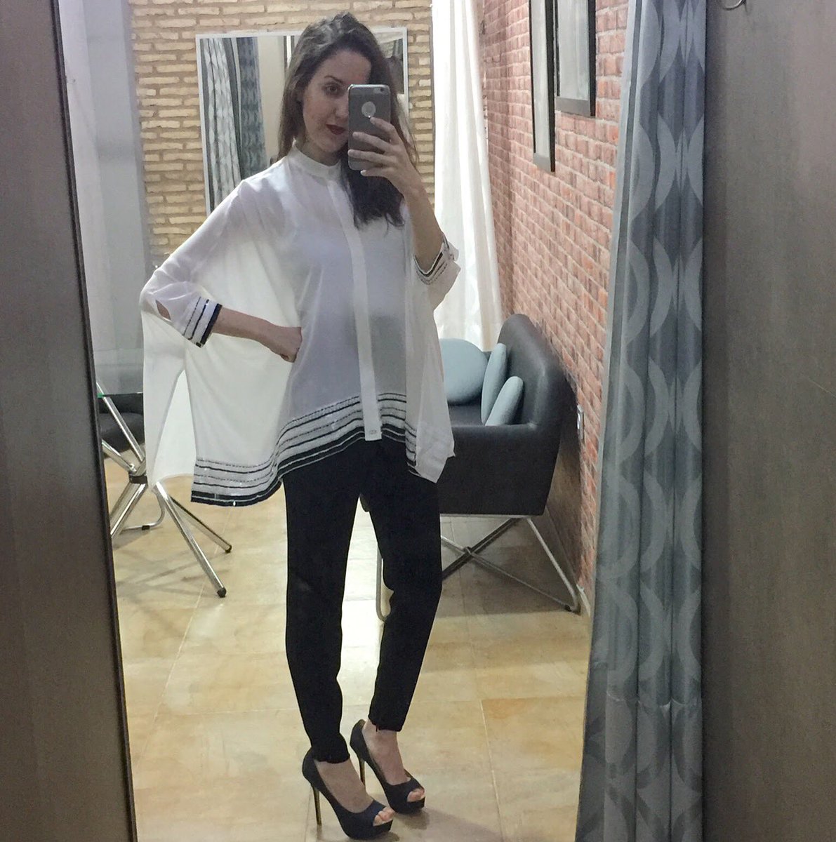 Maravilloso total look de elisabetta franchi con la maravillosa blog Vanessa Arana en Lamé #elisabettafranchi