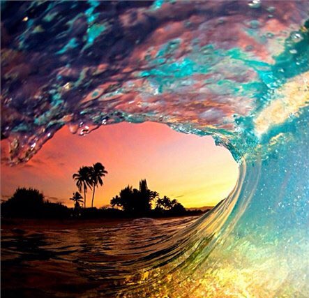 "Ogni onda del mare ha una luce differente, proprio come la bellezza di  chi amiamo" #FotoEParole
