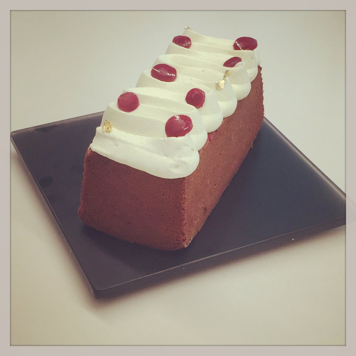 CSucrees's tweet image. Le blog vient de fêter ses 3 mois d'existence ! À cette occasion je vous propose une… conjecturessucrees.com/cake-pistache-…