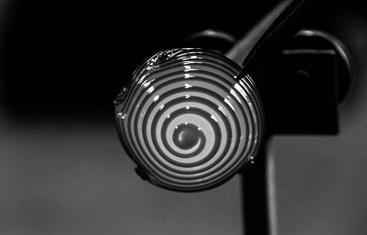 ingeborg_anne's tweet photo. The Process
#glassworks
#glassworkers
#glassblowers
#industrial https://t.co/Ko1TL6cT7U