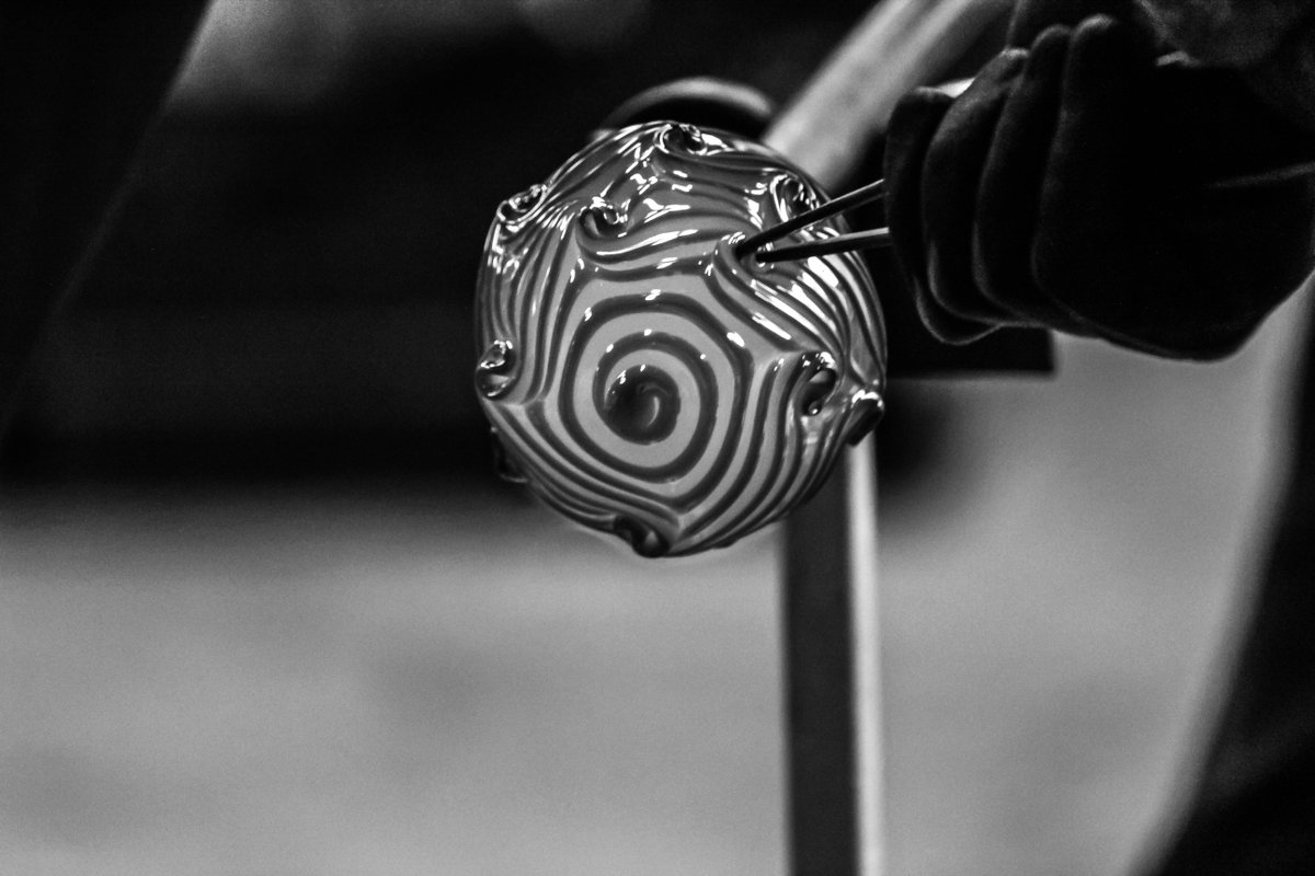 ingeborg_anne's tweet photo. The Process
#glassworks
#glassworkers
#glassblowers
#industrial https://t.co/Ko1TL6cT7U