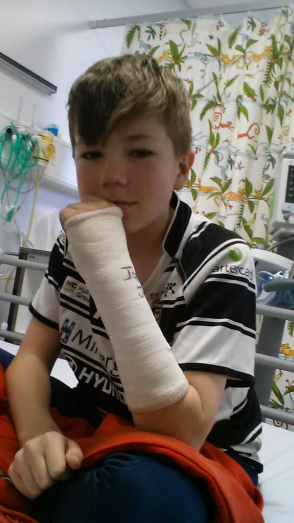 ANDYJJ71's tweet photo. Ryan sat waiting to go for his op on his arm he broke in rugby. https://t.co/Je6KxKBpwH