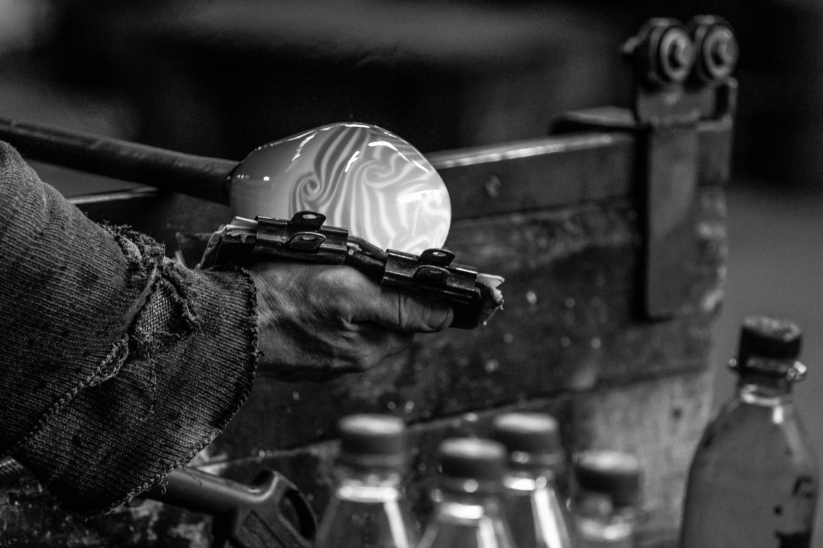 ingeborg_anne's tweet photo. The Process
#glassworks
#glassworkers
#glassblowers
#industrial https://t.co/r1EQMMkuWU