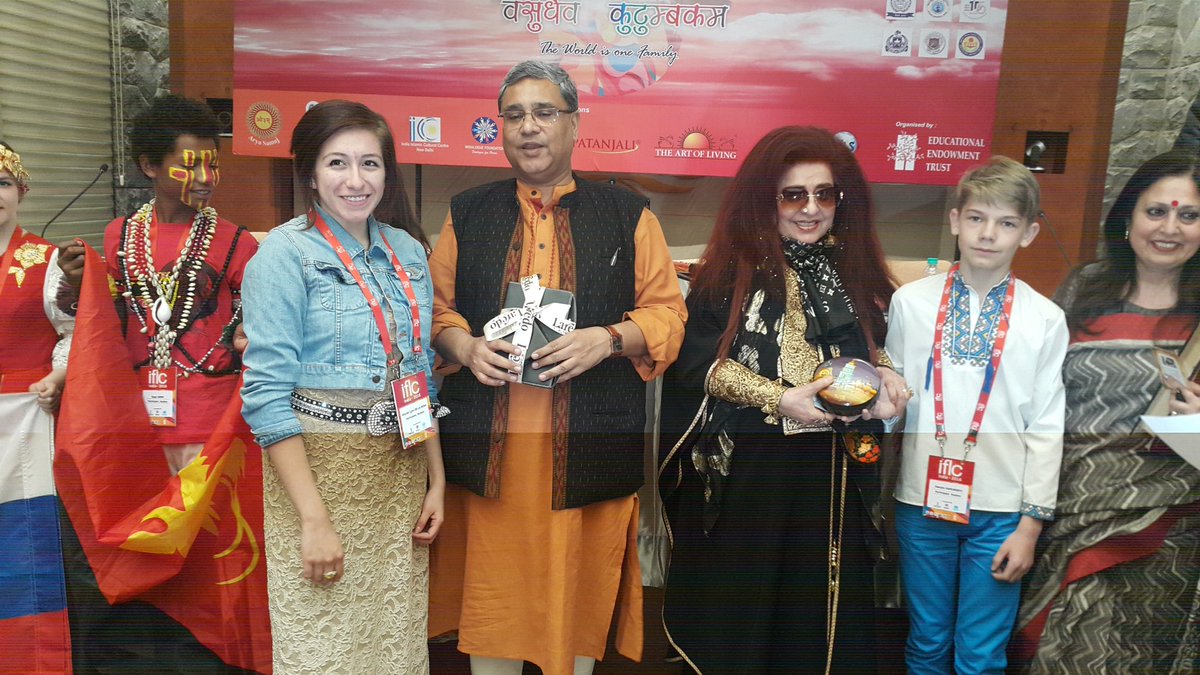 Iflc India On Twitter 3 Intflc Students Present Gifts To Nio