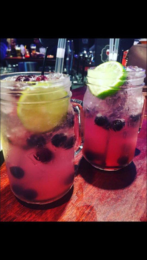 six_or_stix's tweet photo. What better way to get over hump day than cocktails #ladiesthatcocktail 💁🏻🙋 https://t.co/3T1XqHw29N