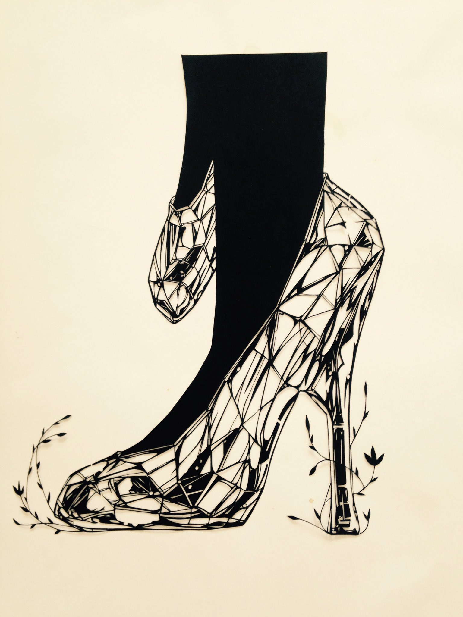 魁 主に切り絵 ガラスの靴をイメージしましたが 表現が難しかったです どうでしょう 笑 切り絵 T Co 0yybidtclz Twitter