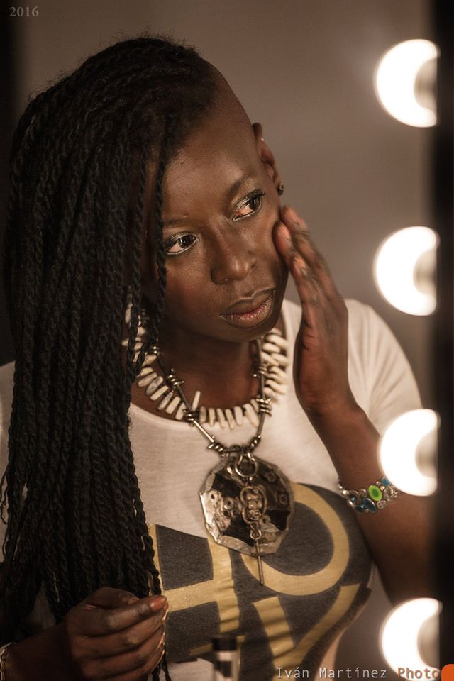 Preparando las fotos que hice en la sesión a <a href="/ShirleyDsings/">Shirley Davis</a> &amp; The Silverbacks.  <a href="/TucxoneRecords/">Tucxone Records</a> <a href="/Janetheplanett/">⚫️ Maite Moreno</a>