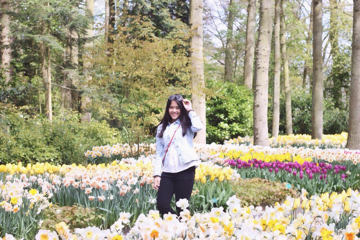 SarahFebrilia's tweet photo. This is how ridiculously happy I'm feeling right now ππ· @visitkeukenhof @Rhenald_Kasali #30paspor #getlost113 https://t.co/e3UrX6Trx4