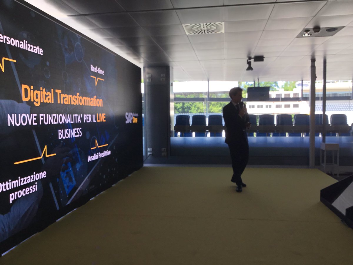 DigitalicMag's tweet photo. Adriano Ceccherini on stage #SAPBusinessOne #sapb1forum https://t.co/FcSzdumLn6