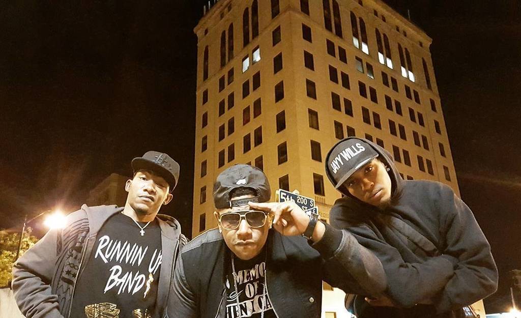 HOT1071's tweet photo. Miscdaboss : RT DeezyDaPaperboy: The City on fire
#ThatPaperLife miscdaboss jayywills @ B… https://t.co/rheCQgQXW0 https://t.co/NpSxQvljgn