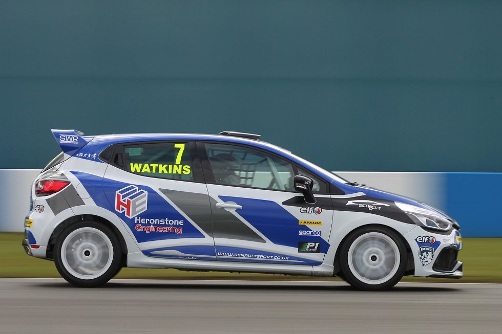 UKClioCup's tweet photo. TEAM-MATES No.7: @20TenRacing @TomButlerRacing @Sam_Watkins_24 #Renault #BTCC https://t.co/ymt3JL4pNn