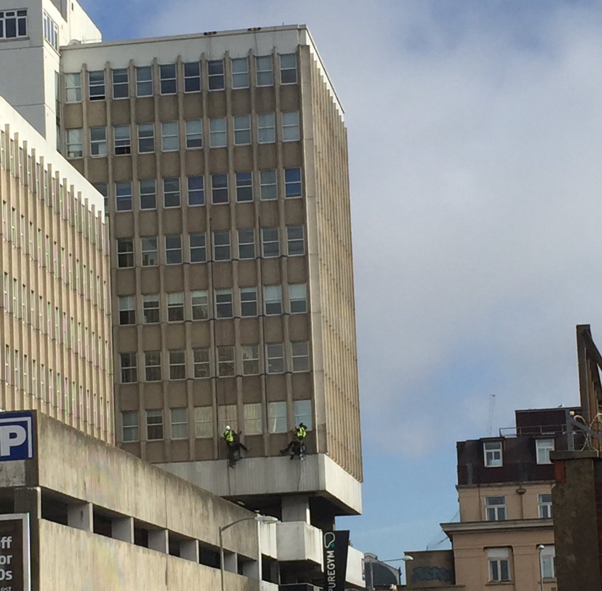 edgeropeaccess's tweet image. Spot the abseilers? Gotta be better than scaffolding! #brighton #ropeaccess #summer
