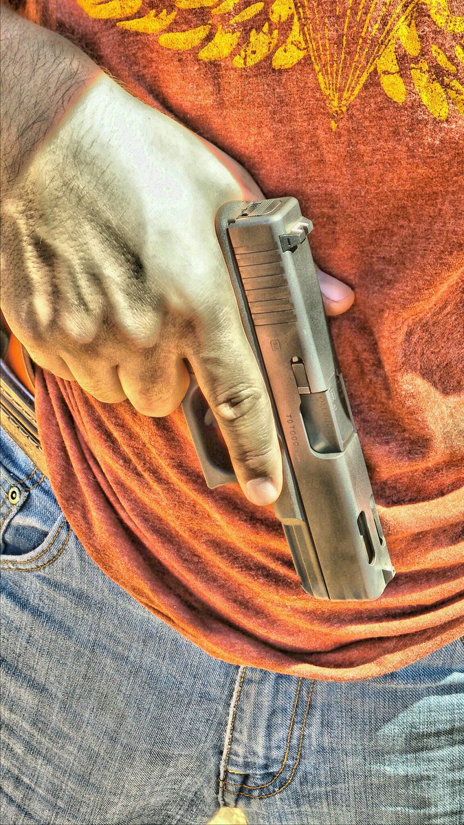 Monday Rant: Thank You to all the Open Carry People theballisticblog.com/2016/05/04/mon…