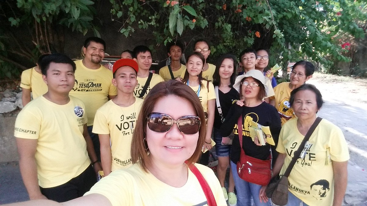 teng_purple08's tweet photo. Hindi alintana ang initttt all smiles pa din sa pagkakampanya para sa aming No. Senator @JVillanueva2016 #Tesdaman49 https://t.co/0PxKsFSFO3