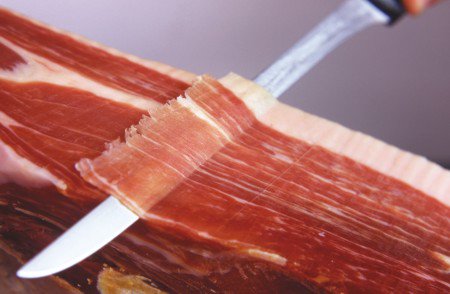 moniberic's tweet photo. #SabíasQue Para que el corte sea perfecto tienes que poder ver el cuchillo a través del jamón #moniberic https://t.co/4UCUmHHxaz