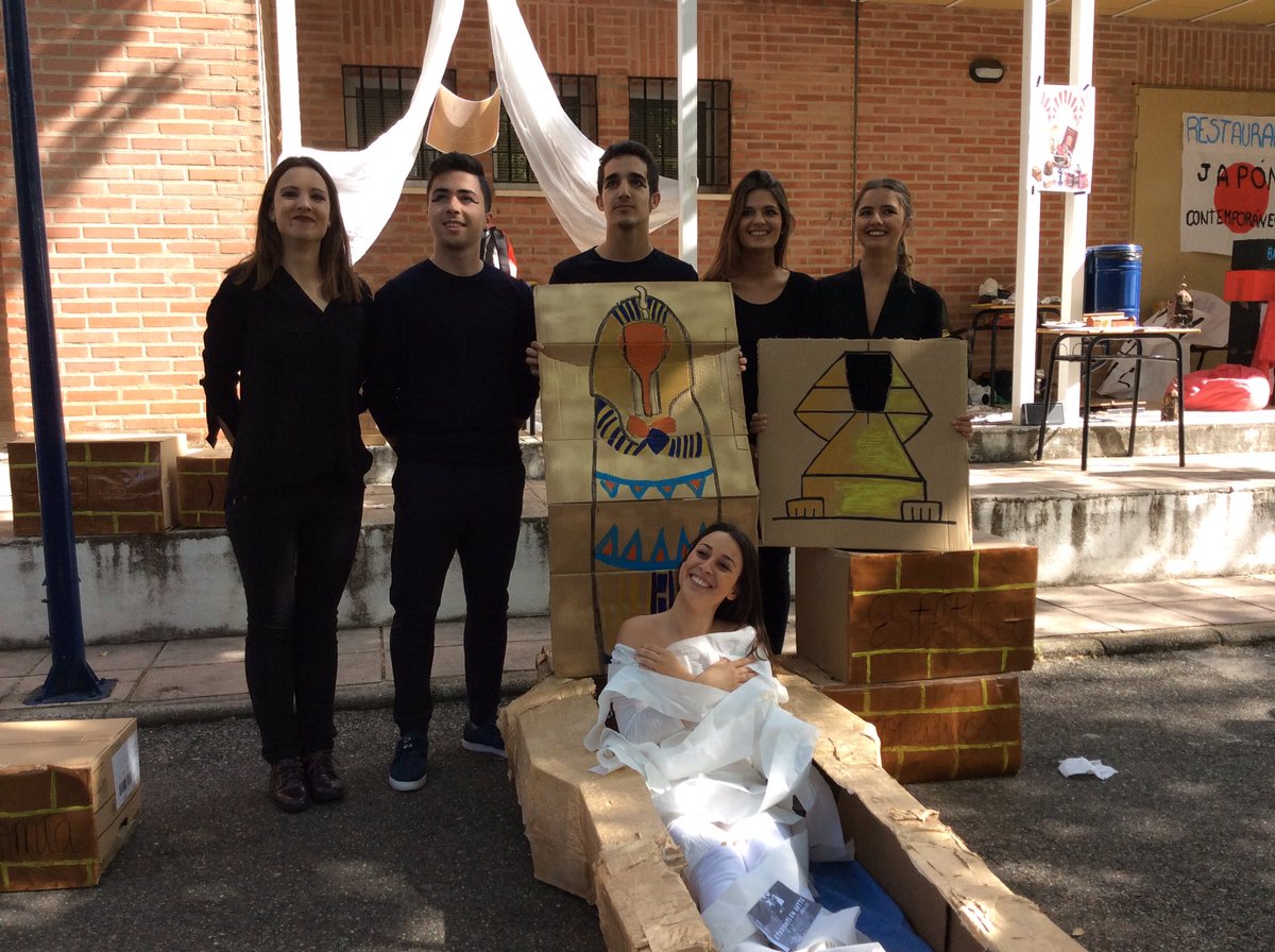 soniacuesta96's tweet photo. La momia sigue viva, ¡buen trabajo! #pensamientocreativo https://t.co/2RIUM59ciK