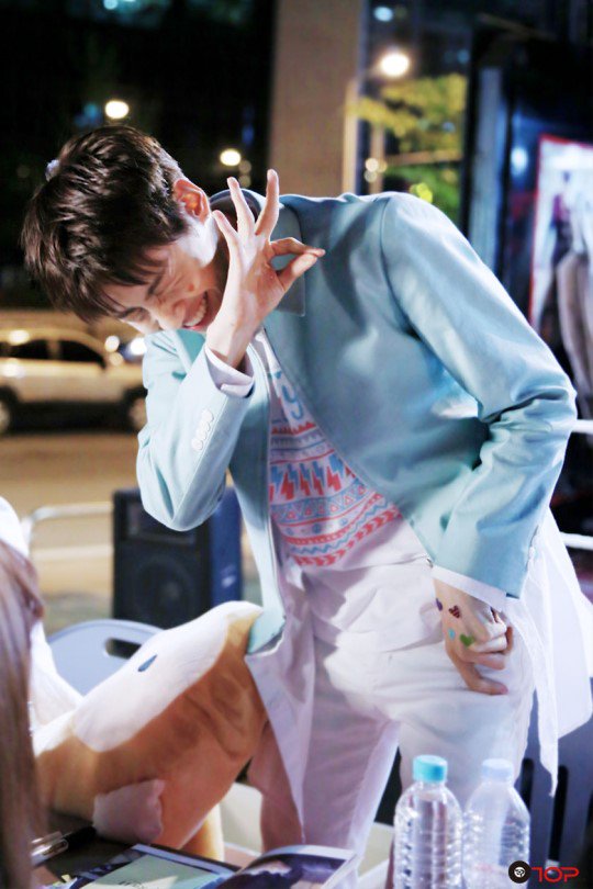This mission started from #UP10TION. UP10TION to carry out mission at the fan-signing event! me2.do/GVCfYxcX