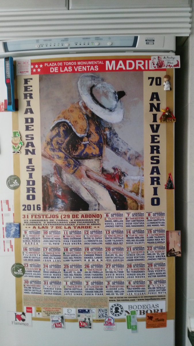 letiker87's tweet photo. Ya tenemos "vestido" al frigorifico otro año más!!! #SanIsidro #Feria #LasVentas https://t.co/s0KZGhYmlI