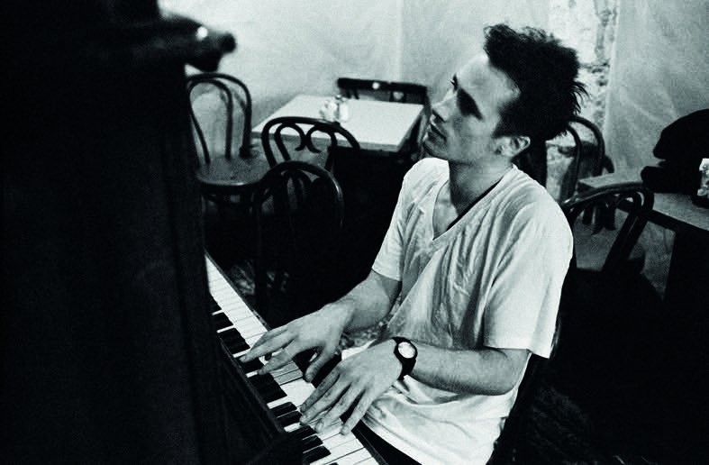 raicinque's tweet photo. #JeffBuckley fotografato da #MerriCyr in mostra a Bologna dal 12 maggio all`11 giugno @OnoArtehttp://ow.ly/4npdo5 https://t.co/acWzduyGBj