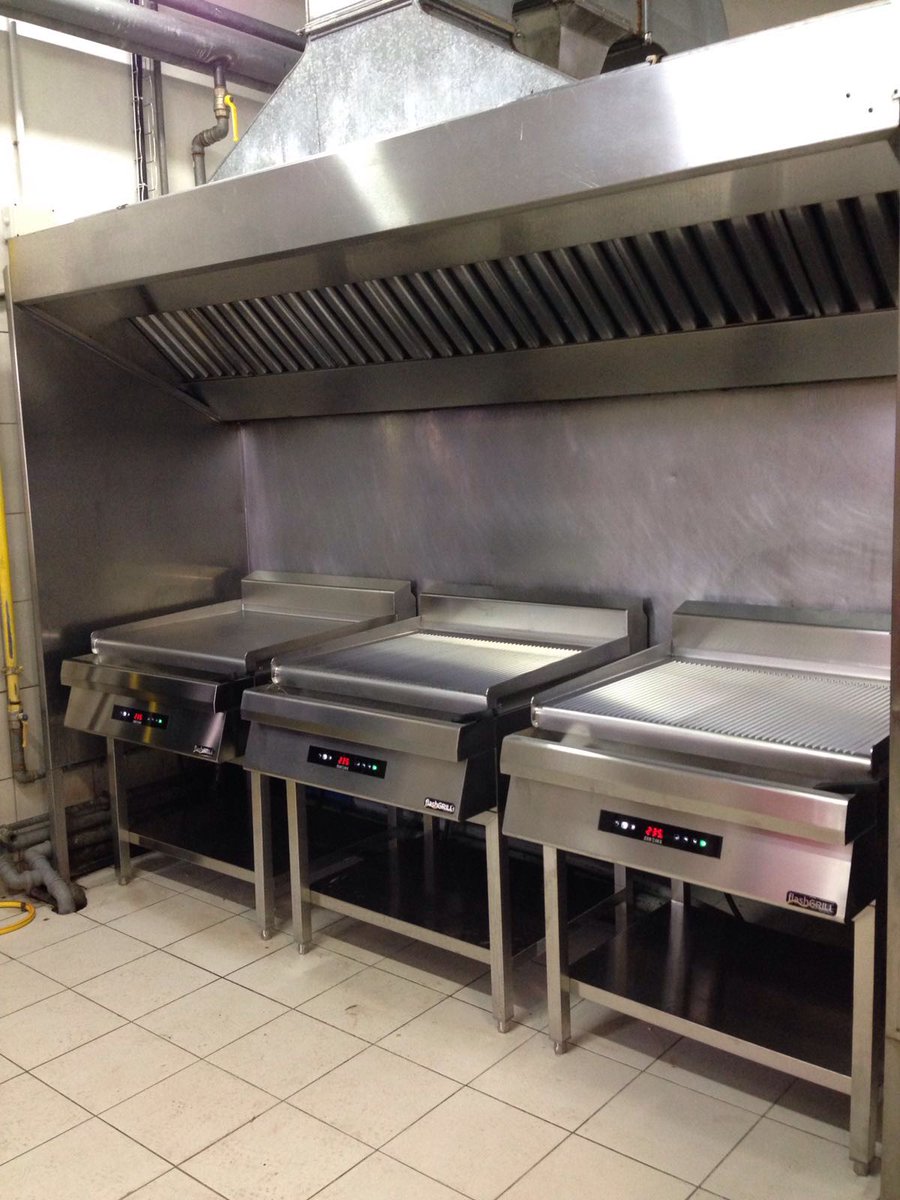 ZernikeInfo's tweet photo. Trio di FlashGRILL nuove fiammanti al lavoro presso @Camst_Gruppo di Vicenza! https://t.co/Zs3Ui4BJZ3