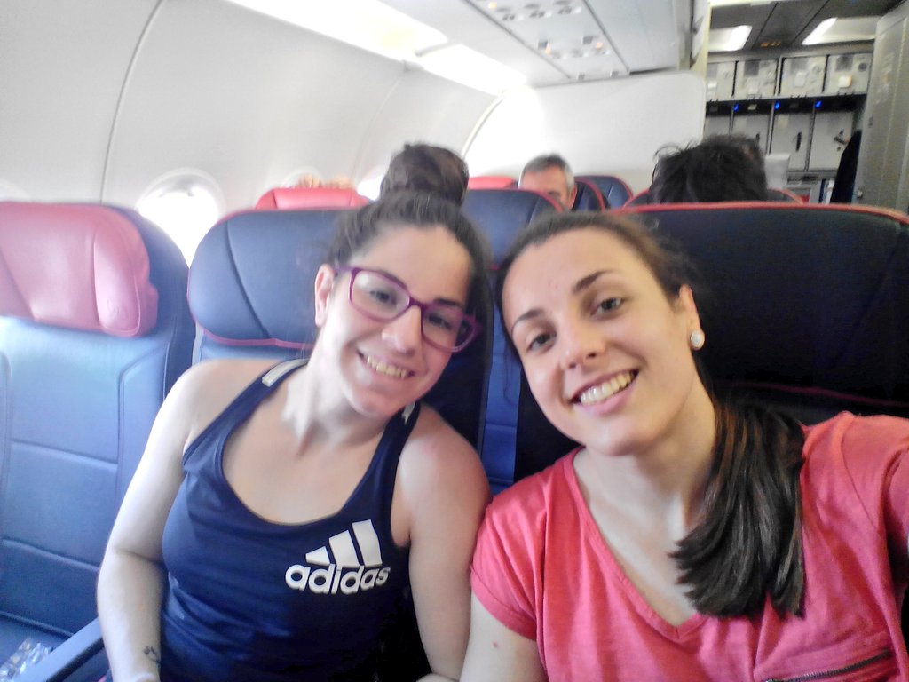 luchapower's tweet photo. Nuestras @IrenovaGarcia #58kg y @anagq93 #69kg ya vuelan a #Estambul para luchar x su billete a #Rio2016
A x todas!! https://t.co/jTNxNxYRv2