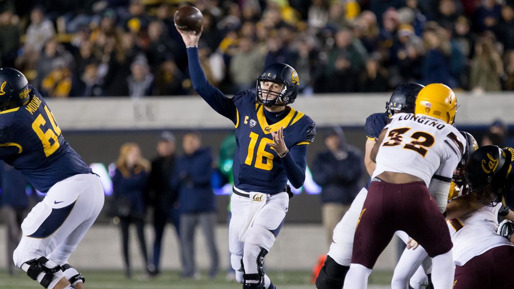 TotalAmFootball's tweet photo. Golden Spotlight: Jared Goff Scouting Report https://t.co/LHbWn4UWco https://t.co/6tp6YYfG8A