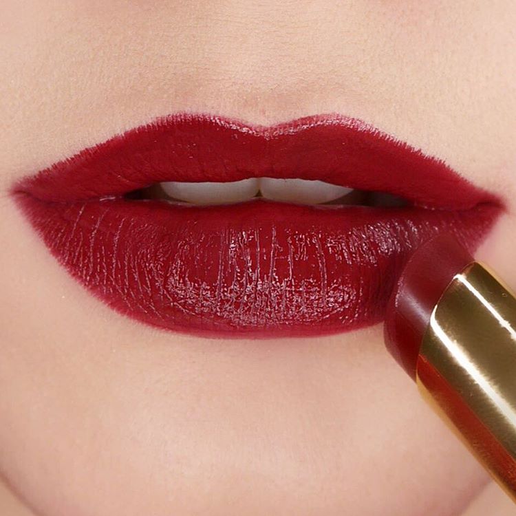 makeup_rev_es's tweet photo. ��Empezamos el miércoles con fuerza? #LipHug Still Missing My Baby 💄
pic by @elenasmakeup https://t.co/f6zxdhO3Id
