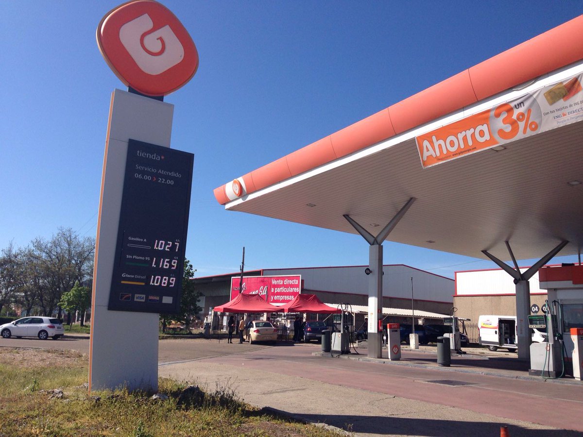 DELCAMAPFRE's tweet image. Hoy estamos en la Gasolinera #Galp de la Carretera Soria en #Valladolid haciendo imprimaciones de lunas.Ven a vernos