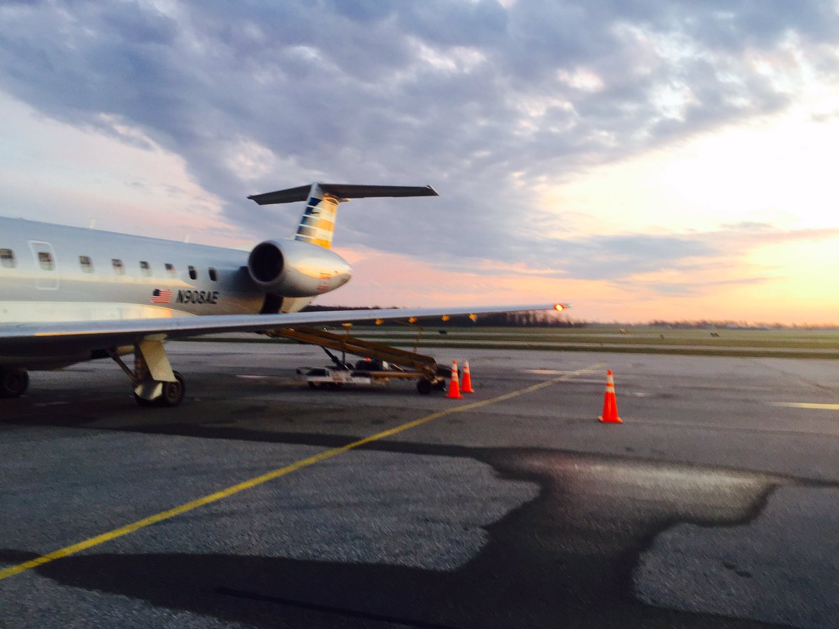 SunilSharmaCo's tweet photo. Flying to Silicon Valley from Waterloo...ummm is this some kind of secret? @berryonline #wayfaster #cheapertoo https://t.co/4m1GT6vxh8