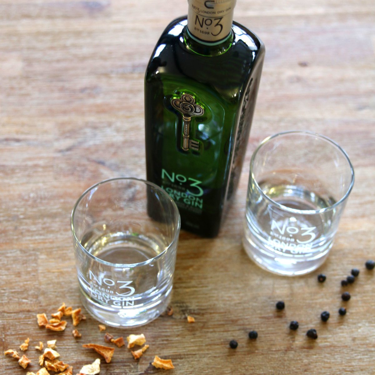 On the nose there’s juniper, citrus and coriander. In the mouth, crispness nicely balanced by a soft spiciness.