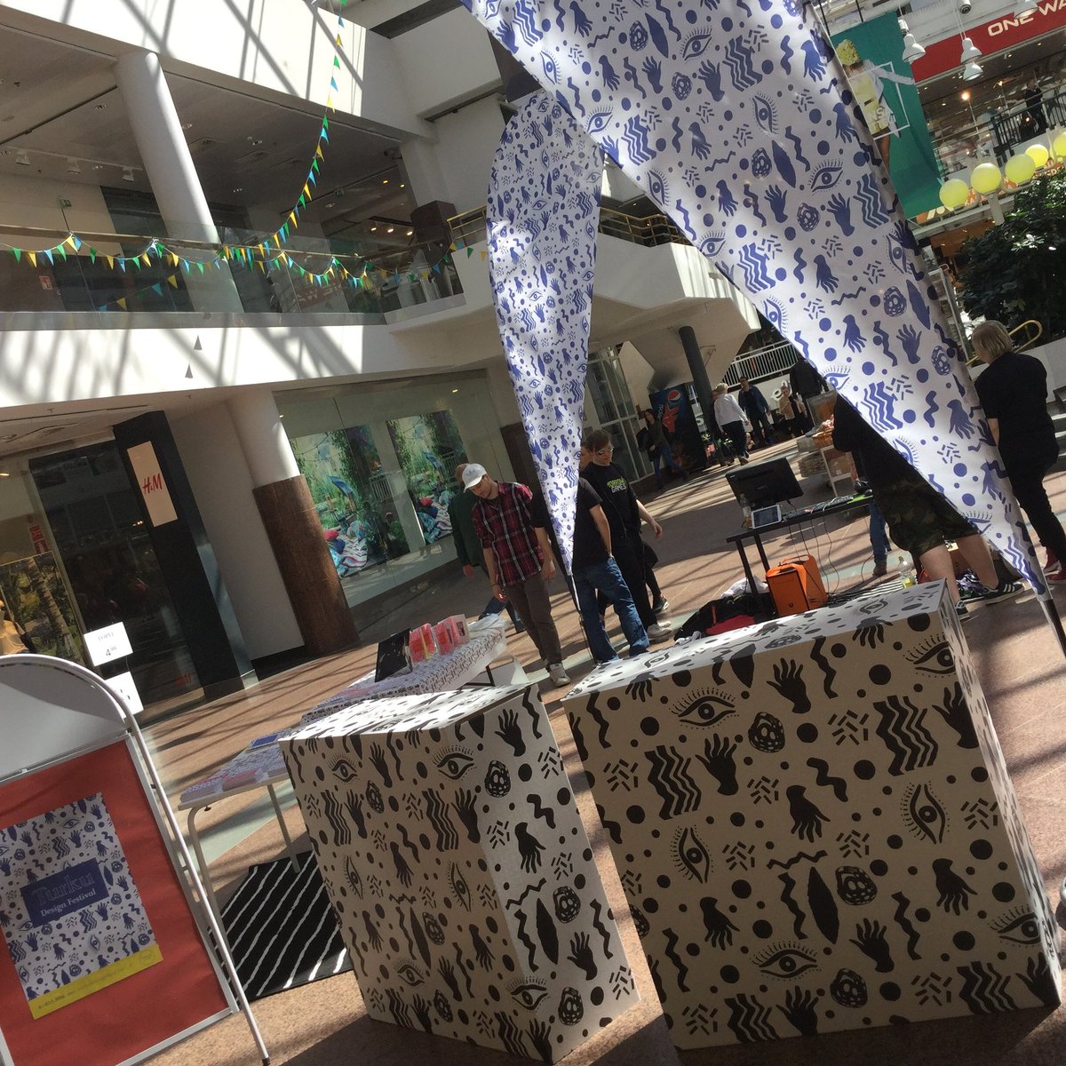 TurkuDesign's tweet image. Turku Design Festivalin avajaiset Hansassa! Tule moikkaa, hakemaan ilmainen zine ja kokeilemaan virtuaalilaseja!