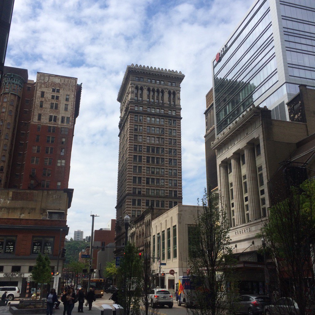 WESAnoah's tweet photo. I love it when my job takes me downtown on a beautiful day @DowntownPitt https://t.co/yk3xu1ifEh