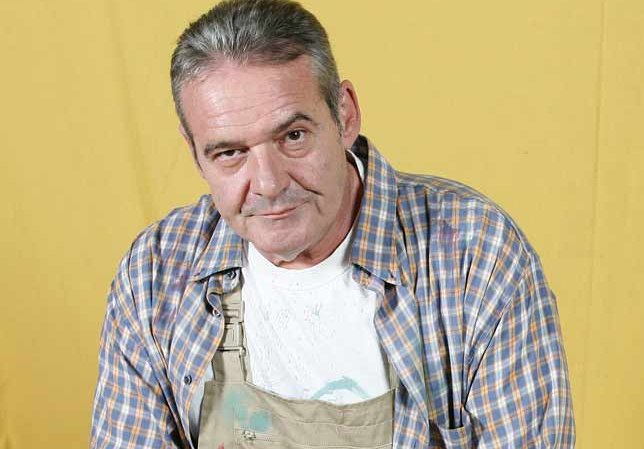 CristianMas86's tweet photo. "Manuel Jumilla Pandero. Albañil y pensador. Director de todo esto". Gracias por tantas risas, Ángel de Andrés. RIP. https://t.co/5C03VJNMp2