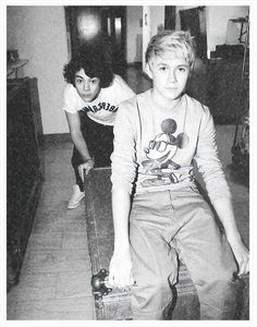 NIGARLOVES1D's tweet image. Time just tied me up with its high,fast movement,Hard to get out from.
#ILoveOneDirection
IT IS OUR HISTORY....