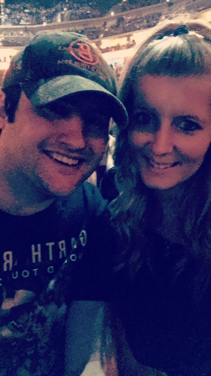 t_taylorrr's tweet photo. #GARTHinDESMOINES #GarthBrooks #GarthBrooksWorldTour #13throw https://t.co/FWdYcobv3x