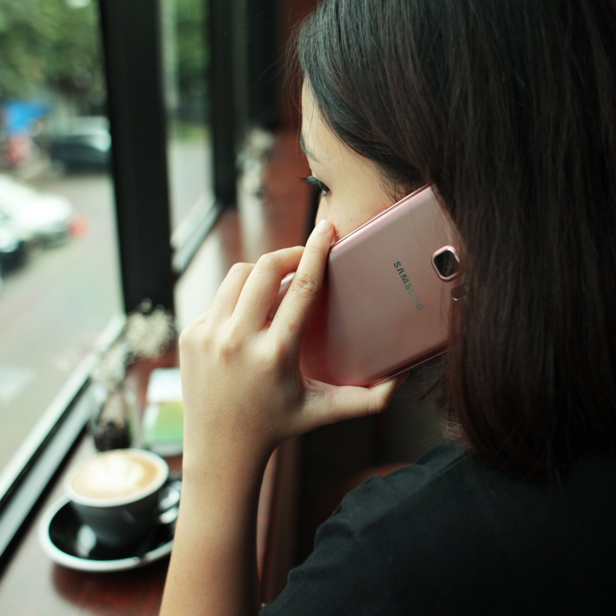 samsungID's tweet photo. Kamu dan Galaxy Note5 Pink Gold-mu tentu akan menarik perhatian setiap orang yang melihat. #StartWithNote5 https://t.co/GnJ4vKnsBX