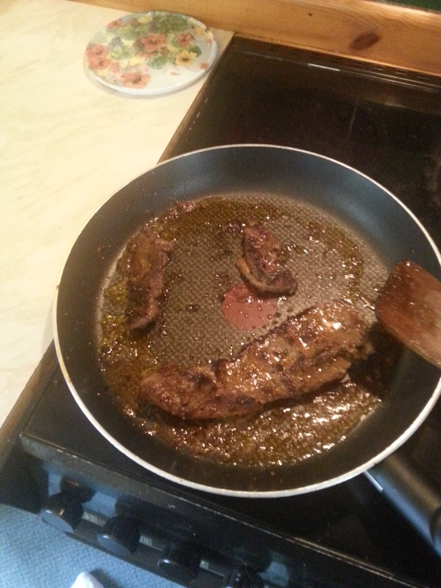 JohnnyBichan's tweet photo. Chilli steaks for lunch...need more https://t.co/w8WdJGZ8b9