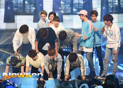 SVTGlobal's tweet image. [PRESS PICT] SEVENTEEN Pretty U 1st Win @ Show Champion 
#Seventeen1stWin #PrettyU1stwin #세븐틴 @pledis_17 
(©on pict)