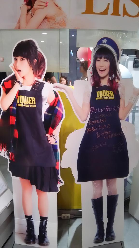 masiro161's tweet photo. 久しぶりに難波のタワレコ来たけどLiSAだらけでテンション上がった https://t.co/C9UReaVAZ6