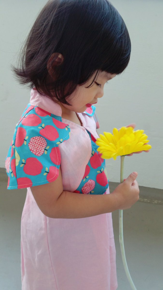 Chere_Dillon's tweet photo. Apples on Petals girl dress
- Smell a yellow daisy 
#daintydaisy #ecofashion #organiccotton #tencel #childrenwear https://t.co/xI4J9KxMWx