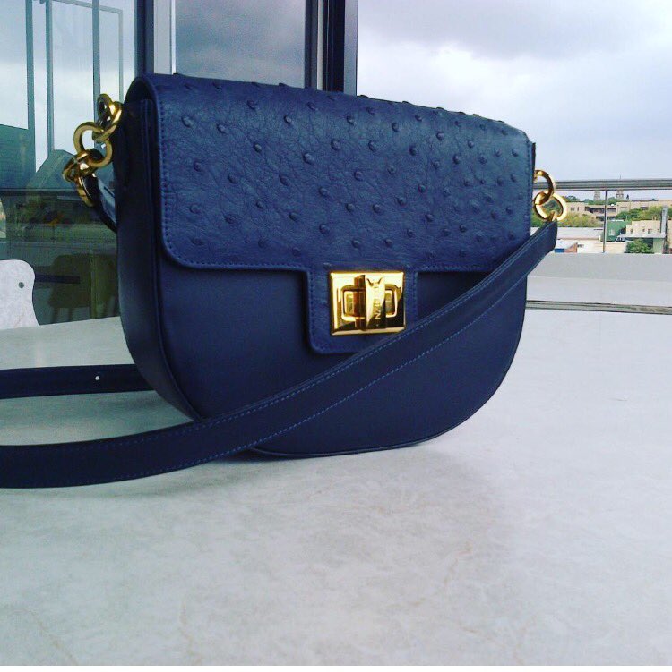 nateiss's tweet photo. We love our blue crossbody
#handbags #luxury #ostrichleather #style #fashion #trending #nateiss https://t.co/bdVjH7F7Ql