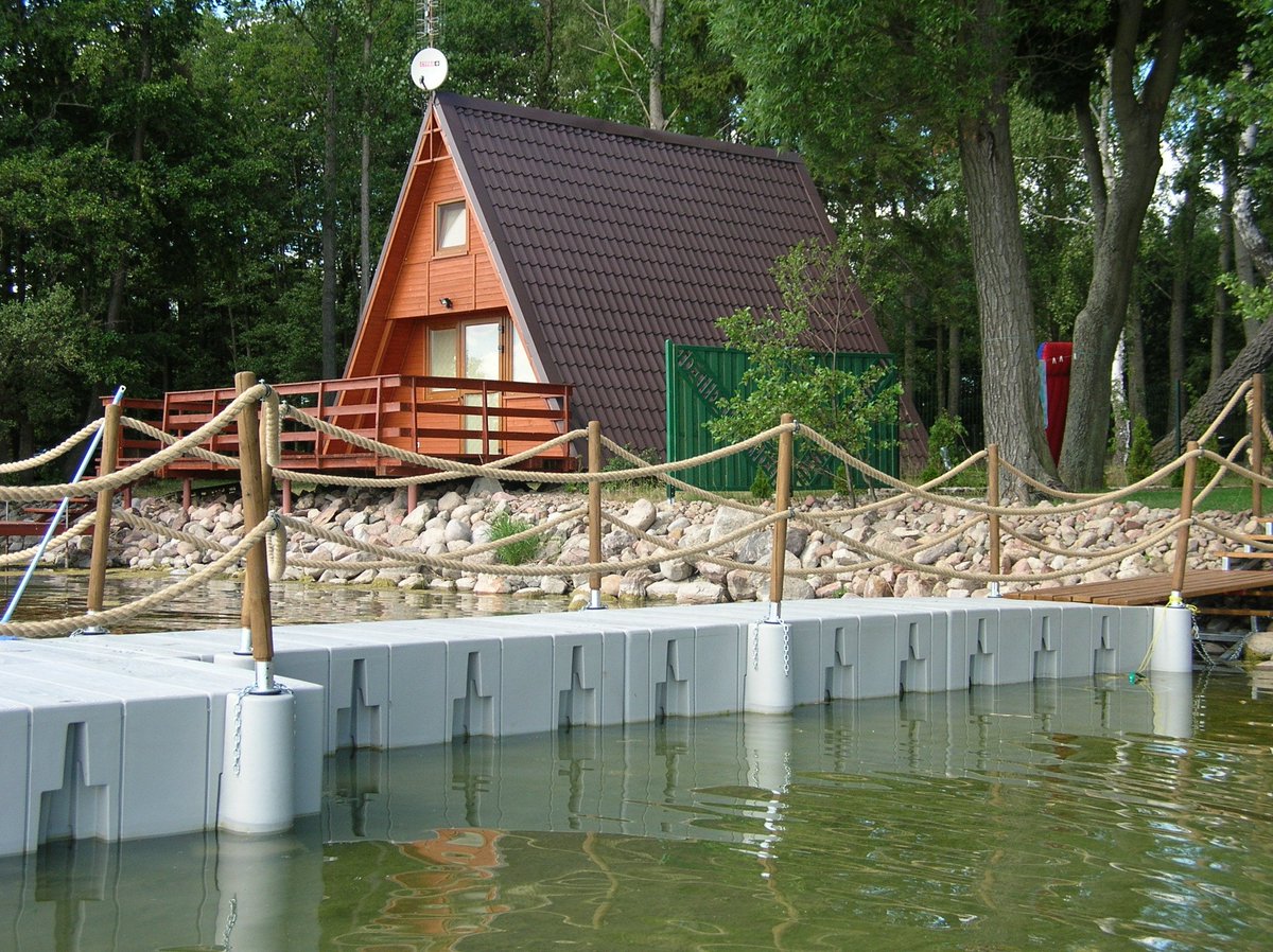 modulardocks's tweet image. Поставляем пластиковые понтоны, конструкция которых включает  отдельные модули высокобортной и низкобортной серии.