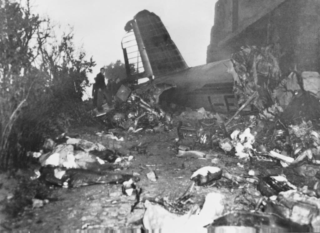 PagliariniSte's tweet photo. 67 anni fa, a Superga, l'aereo sul quale viaggiava il #GrandeTorino  si schiantò contro la Basilica https://t.co/FSHxm32jUI