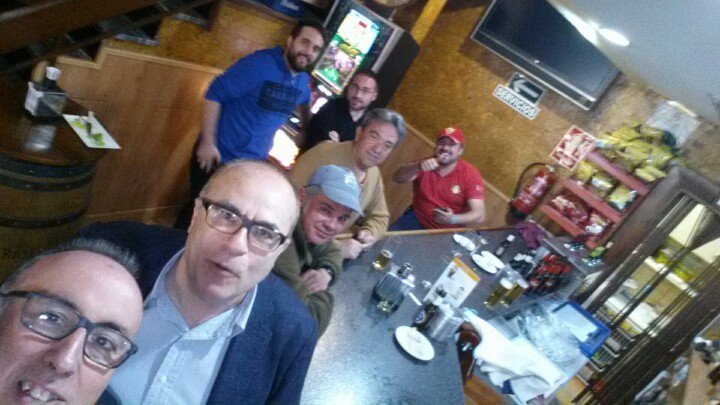 pepeplazam's tweet photo. Cómo mola! Con seguidores de Twitter en #Fiñana en el bar Plaza Luz https://t.co/UptFlSGdMi