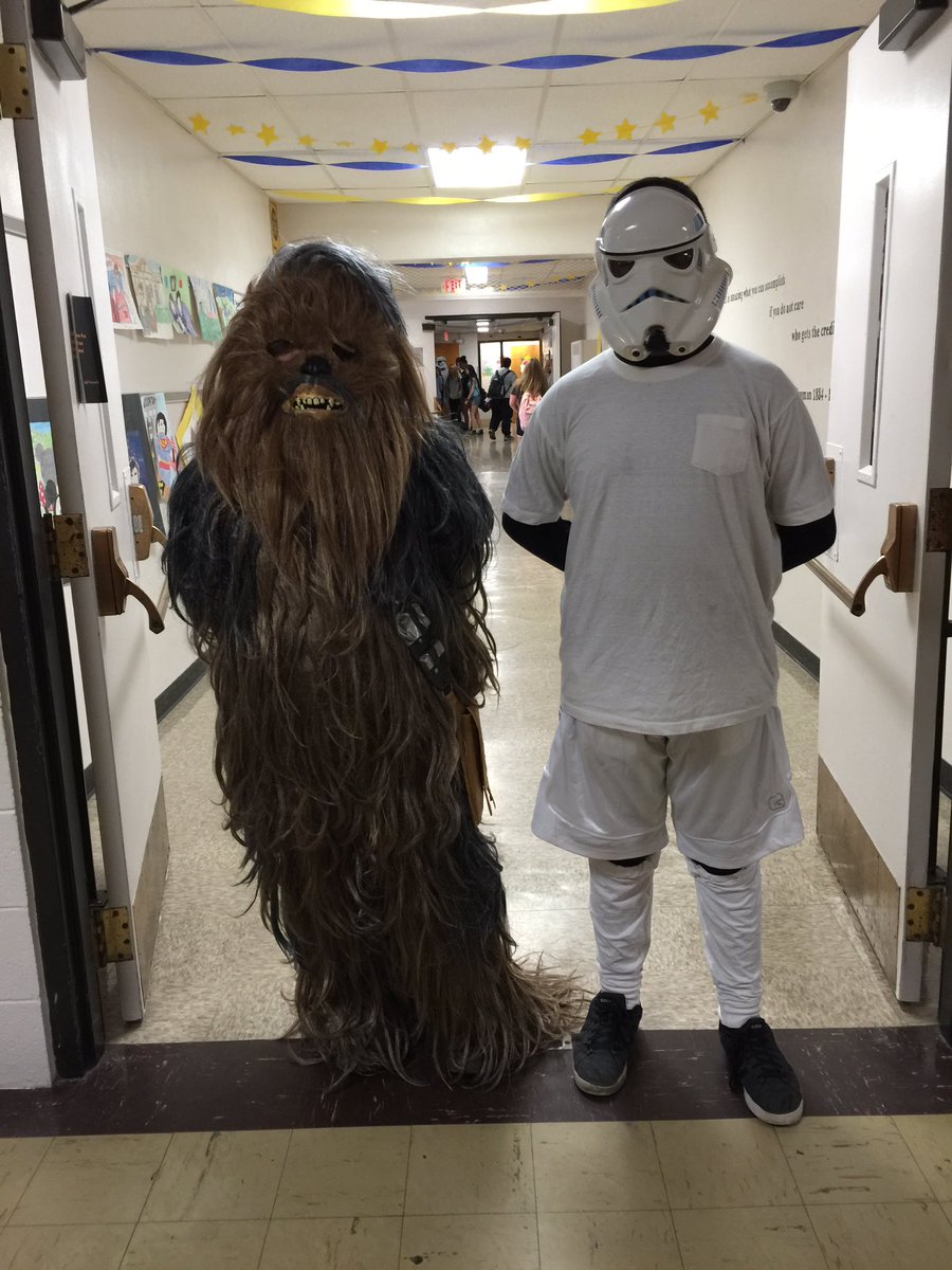 tyb112's tweet photo. May the 4th be with you @StJosephSchools @TMSTigersSJSD #TeacherAppreciationWeek 🐯💙💛☄✨ https://t.co/liHvTnZzBU