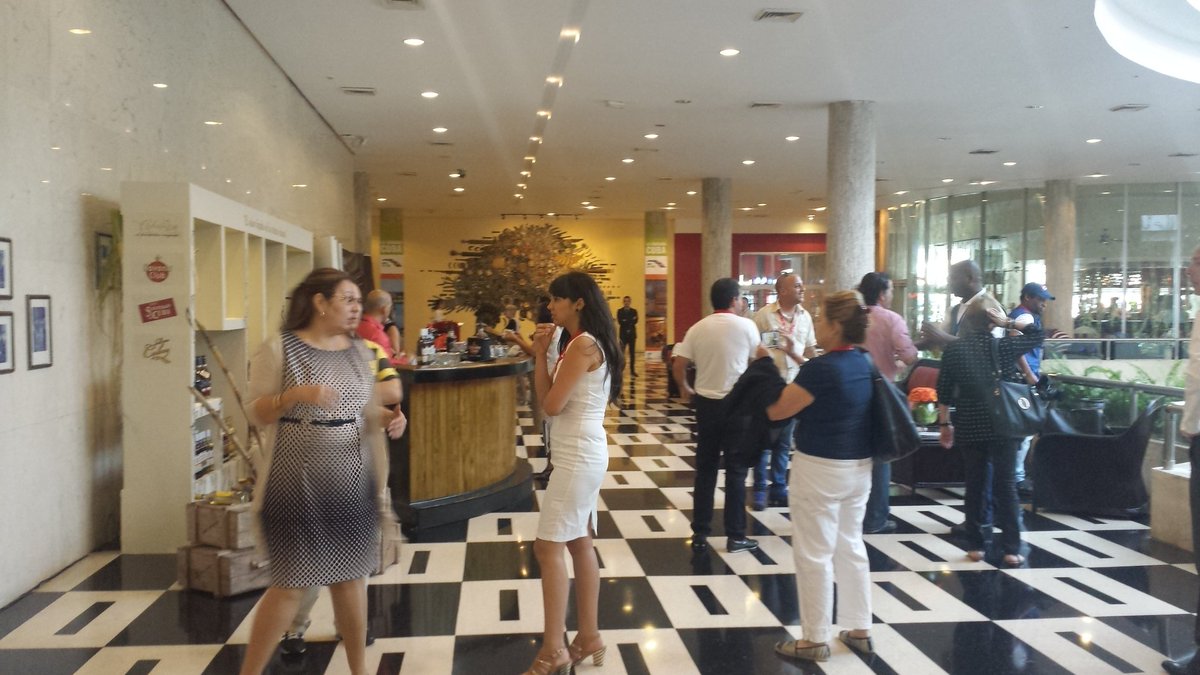 MeliaCuba's tweet photo. Solo unos minutos para comenzar la jornada de presentaciones de #FITCuba2016 en el @TrypHabLibre #MeliaFITCuba https://t.co/g2nuGiJFCG